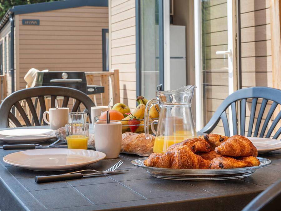 Domaine de Miremer - Mobile home 6 persons - Mobile-home Homair Vacances at camping Domaine de Miremer | Comfort | 3 Bedrooms | 6 Pers | Raised terrace | Air conditioning in La Garde-Freinet, Mediterranean Coast (France)
