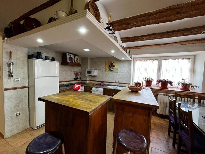 Casa rural para 14 personas, con terraza en Comarca de Teruel - 4