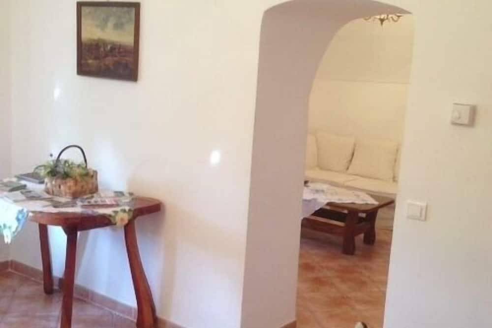 Sunny Apartment in malerischer Umgebung mit Pool in Bordighera in Seborga, Riviera di Ponente