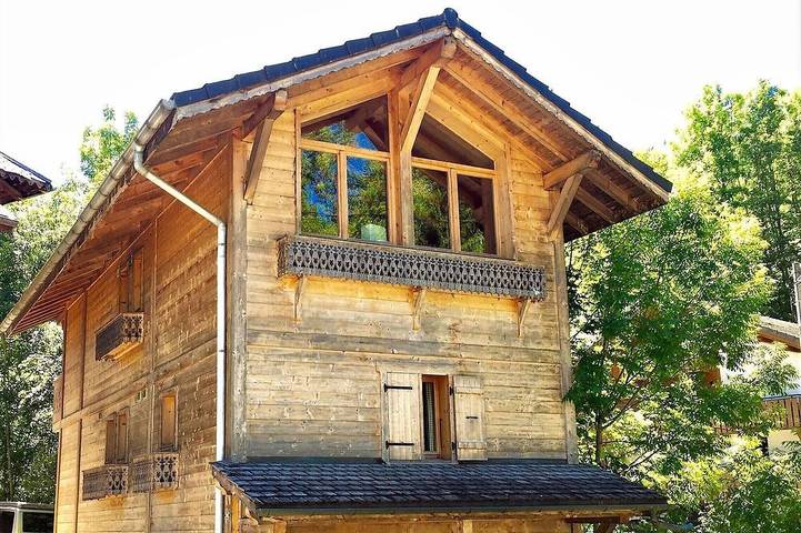 Pretty family chalet in the village center in Morzine, Les Portes du Soleil
