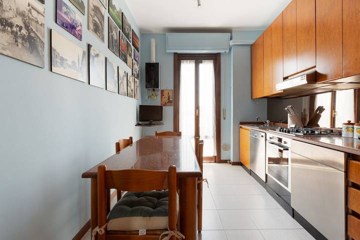 Geheel appartement, GuestHost - Milano Roomy Apt with all main comfort! in Giambellino-Lorenteggio, Milaan