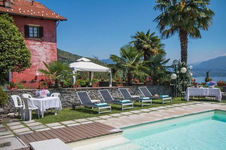 Gîte pour 4 personnes, avec terrasse et piscine dans Massino Visconti