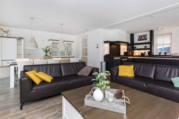 Luxuriöse Villa für 12 Personen mit privater Sauna am Tjeukemeer in Friesland in Delfstrahuizen, Friesland