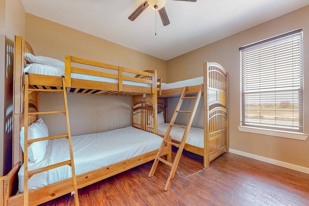 Modernes Haus am Wasser mit atemberaubendem privatem Pool & Deck - Hund freundlich! in Port Isabel, Laguna Madre