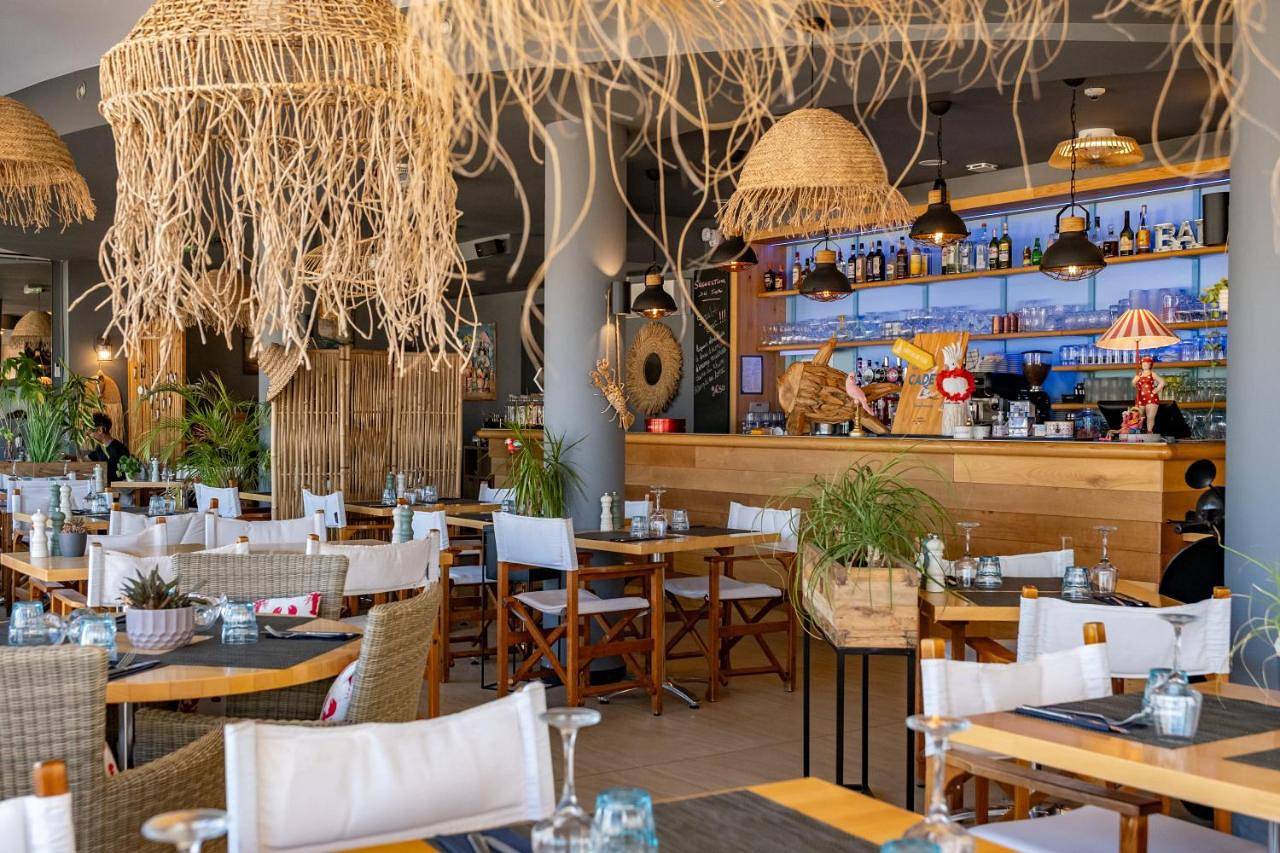 Acadie Saint Victor - Hôtel restaurant -Face mer- Châtelaillon plage in Châtelaillon-Plage, Région de La Rochelle