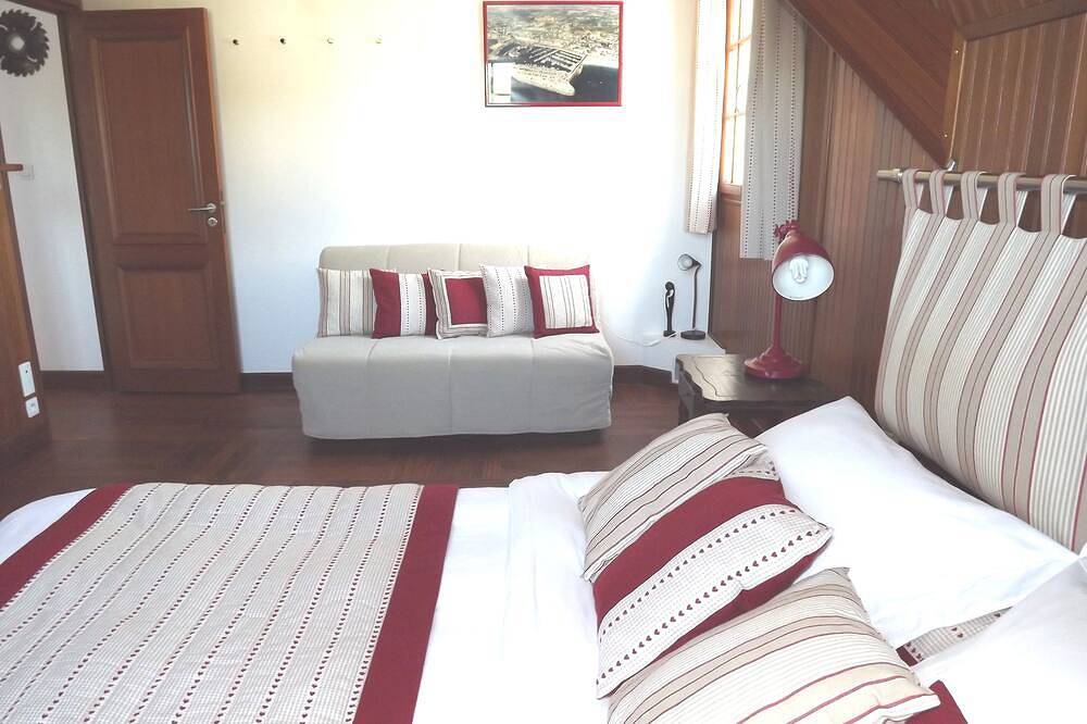 La Turballe, 80 m from the beach, large Standing Villa with Jacuzzi and garden in La Turballe, Côte d'Amour