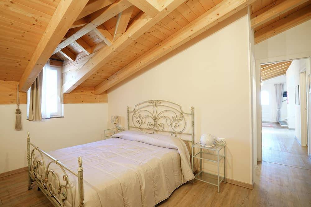 Lovely home in Imperia with Wifi in Borgo Sant'Agata, Imperia
