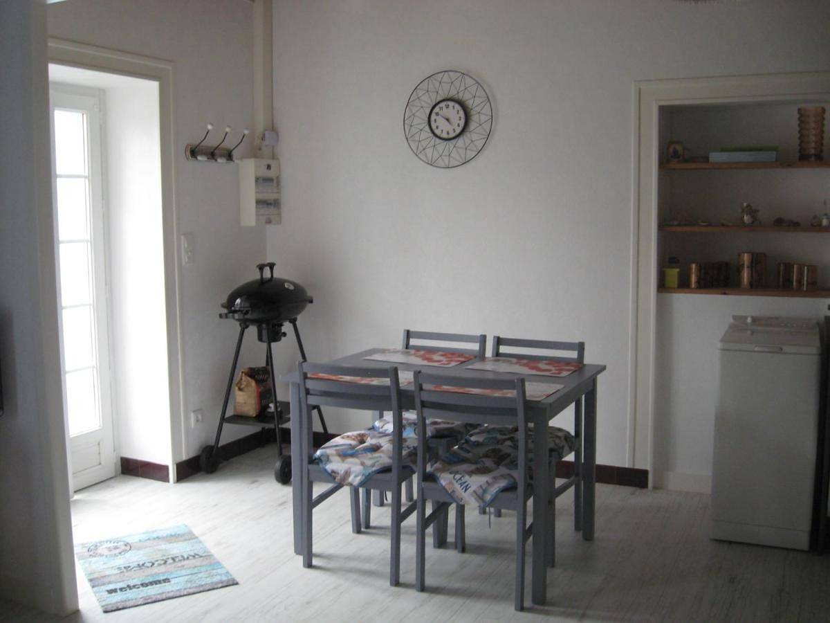 Appartement entier, One-Bedroom Apartment in Cozes, Région de Saintes