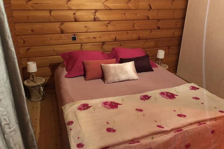 Gîte pour 2 personnes, avec jardin ainsi que jacuzzi et piscine à Peri - 2