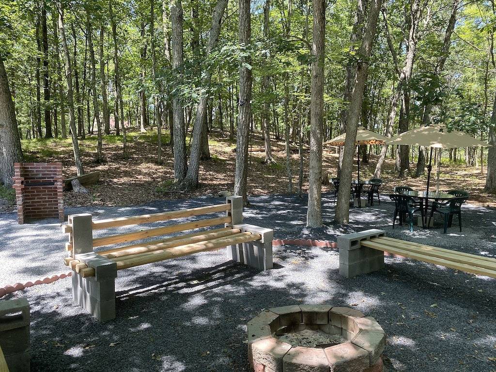 Bushkill Beauty-Hottub, Firepit, Lake in Lehman Township, Pike County