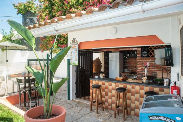 Maison d’hôte pour 2 personnes, avec piscine ainsi que vue et jardin, adapté aux familles à Estoril - 3