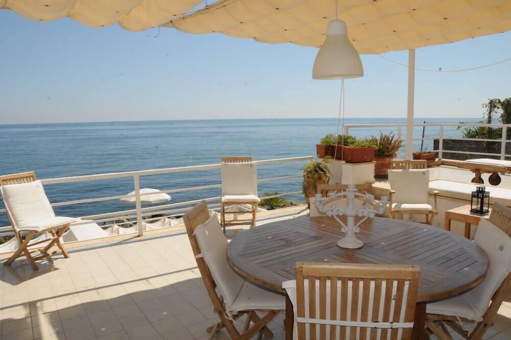 Right by the sea Villa in Palermo in Addaura, Palermo