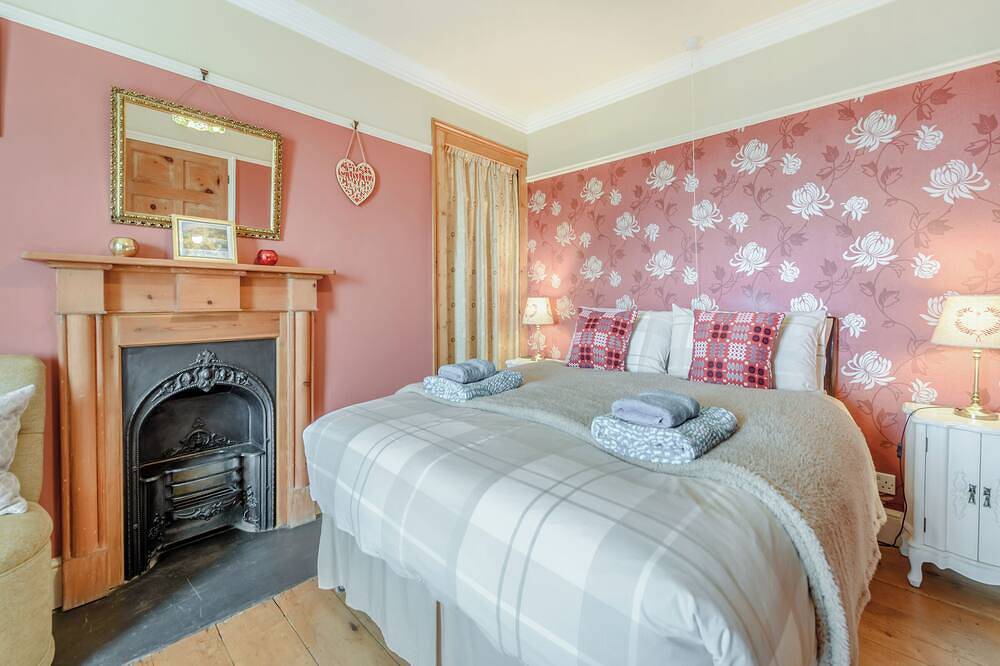 Fabulous Georgian property overlooking the harbour of Aberaeron. in Aberaeron, Cardigan Bay