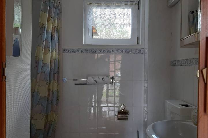 Ganze Wohnung, Kleine Ferienwohnung mit Dachterrasse in idyllischer Dorfrandlage für 2 Gäste in Gülzow-Prüzen, Mecklenburgische Seenplatte