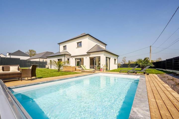 Villa pour 8 personnes, avec terrasse et piscine