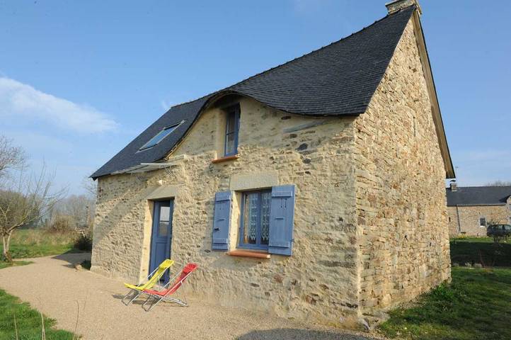 Gîte pour 4 personnes, avec terrasse et jardin à Camors