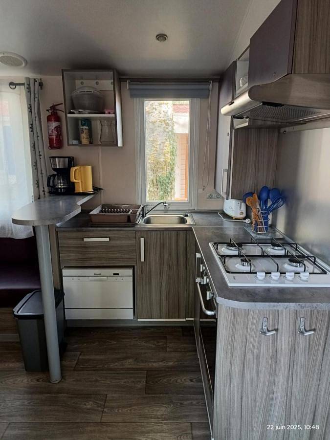 Camping pour 6 personnes, avec bassin pour enfant ainsi que jardin et piscine à Vendres - 4