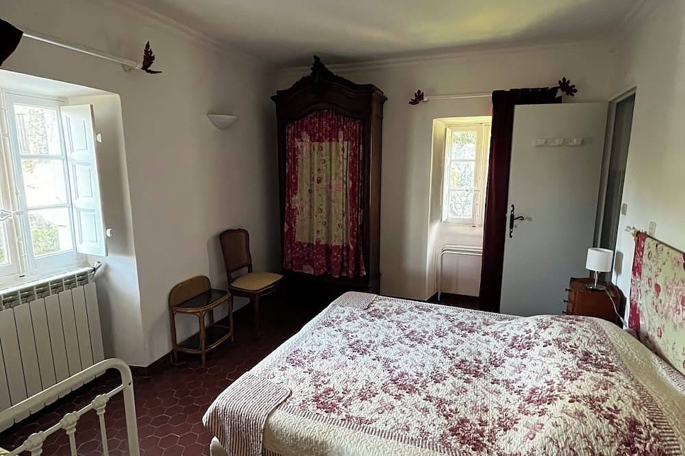 Appartement entier, Appartement 4 chambres dans un château du 16ème siècle in Viols-le-Fort, Côte méditerranéenne (France)