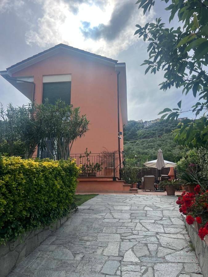 Villa per 8 persone, con Balcone e Terrazza nonché Giardino e Panorama a Sestri Levante