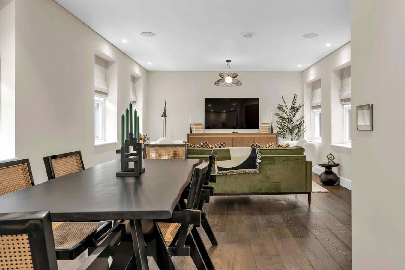 Entire apartment, Luxury Holborn Duplex with Private Lift in Downtown, London