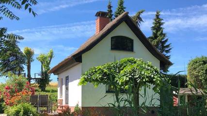 Ferienhaus für 4 Personen, mit Terrasse und Seeblick sowie Garten und Sauna in Barth