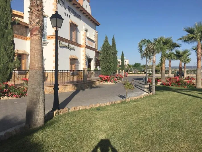Hotel for 4 people, with terrace and garden - 1