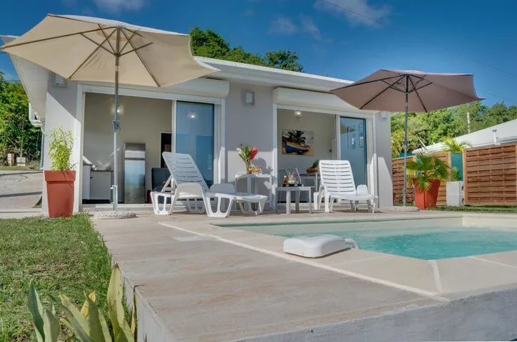 Casa de vacaciones para 8 personas, con vistas además de piscina y jardín - 1