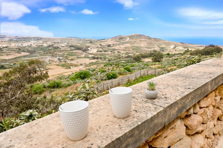 Gîte pour 6 personnes, avec terrasse et vue sur l’océan, animaux acceptés dans Zebbug - 2