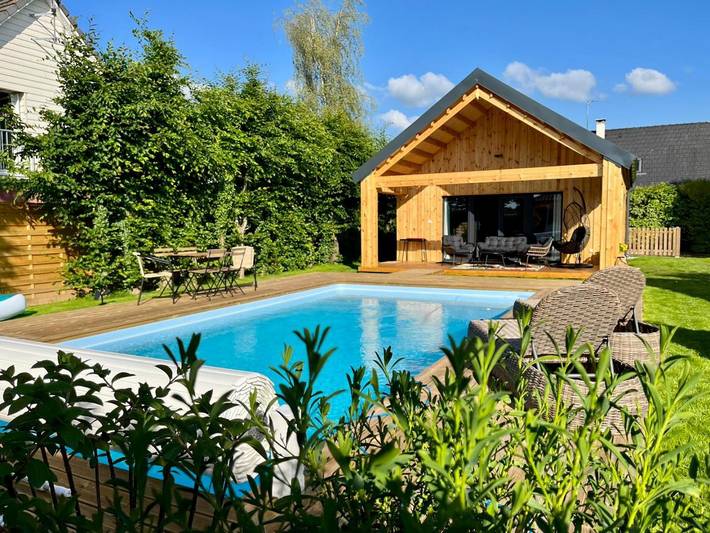Location de vacances pour 4 personnes, avec Jacuzzi et Terrasse ainsi que Jardin et Piscine en Normandie