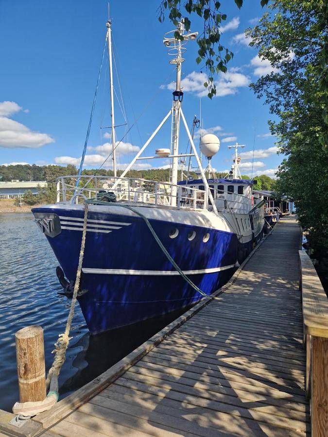 Båt for 5 personer, Balkong og Terrasse i tillegg til Badebasseng og Utsikt i Sverige