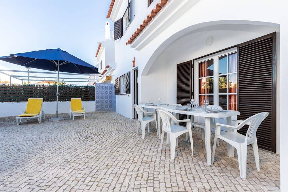 Branle Villa, Wifi, Near Beach in Praia da Lota, Manta Rota