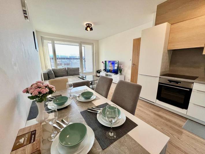 Ferienwohnung für 5 Personen, mit Balkon und Ausblick in Tiefenbach (Prag)