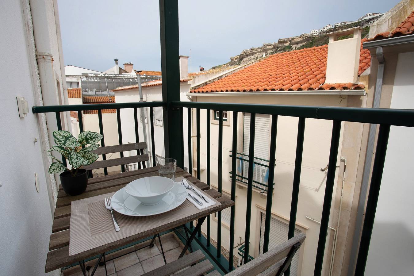 Apartamento entero, Apartamento "Casa Ribeiro - Tropical" con balcón y Wi-Fi in Praia da Nazaré, Nazaré