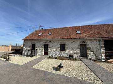 Gîte pour 4 personnes, avec jardin ainsi que jacuzzi et terrasse dans Allier