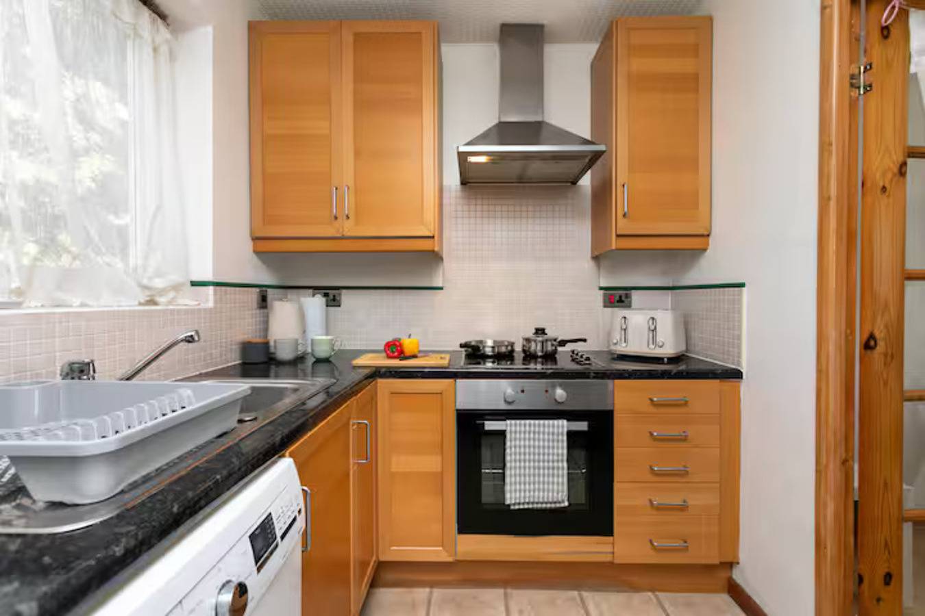 Ganze Wohnung, Charming 1-Bed Flat in a Peaceful Area - Pass the Keys in Nottinghamshire