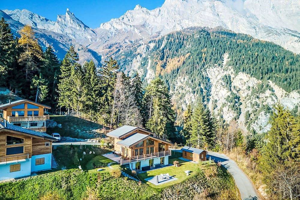 Alleinstehendes Ferienhaus mit  W-Lan, Tv, Terrasse, Haustiere erlaubt, Panoramablick, Parkplatz in Ovronnaz, Chamoson