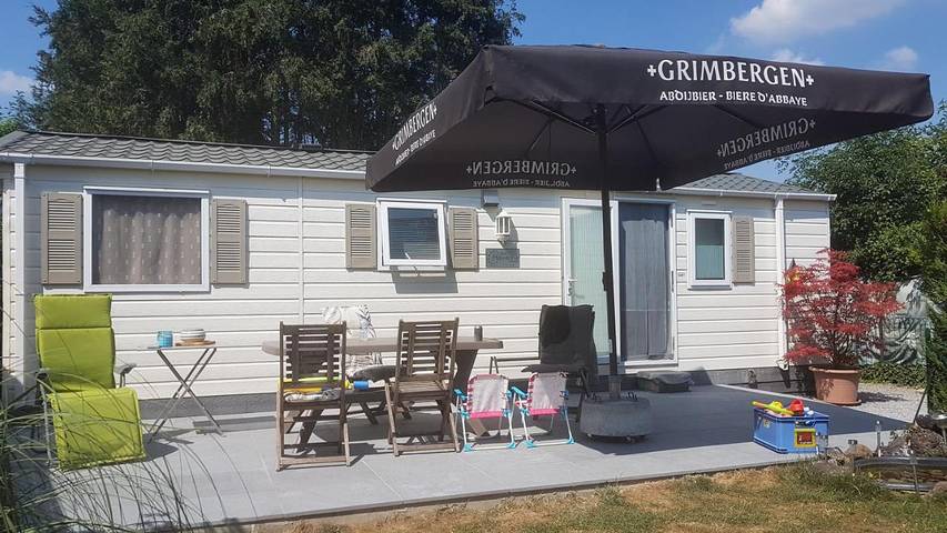 Camping pour 4 personnes, avec jardin ainsi que piscine et vue