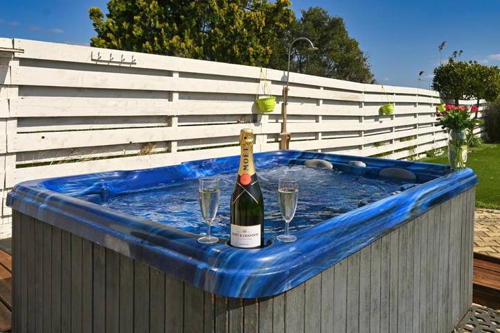 Villa pour 10 personnes, avec jardin ainsi que piscine et jacuzzi au Le Grau-du-Roi - 3