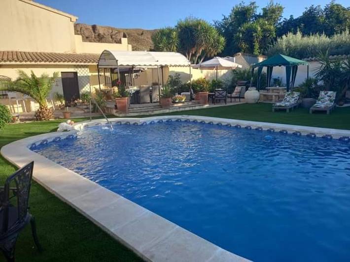 Ferienwohnung für 4 Personen, mit Terrasse und Garten sowie Pool