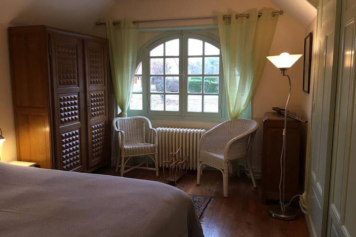 Charmante maison rénovée près des châteaux – Grand jardin, équipement complet, animaux acceptés in Dhuizon, Sologne