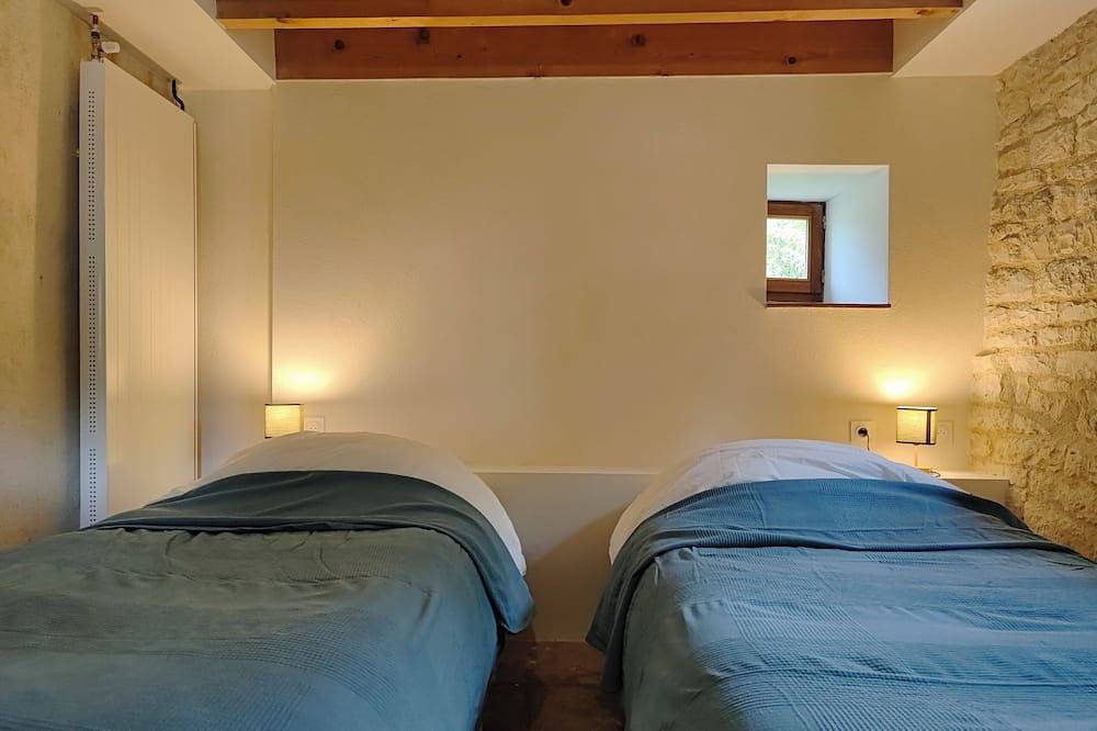 Gite Valades with pool and view in Saint-Antonin-Noble-Val, Macizo Central
