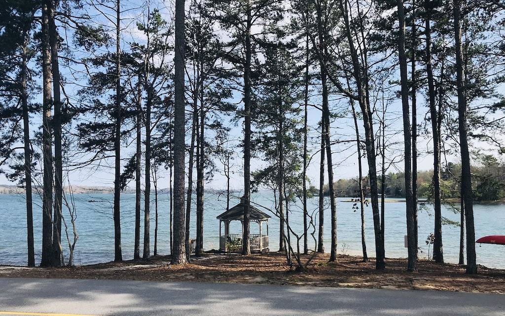 Ganze Wohnung, Updated luxury Keowee Key condo, short drive to Clemson in Lake Keowee