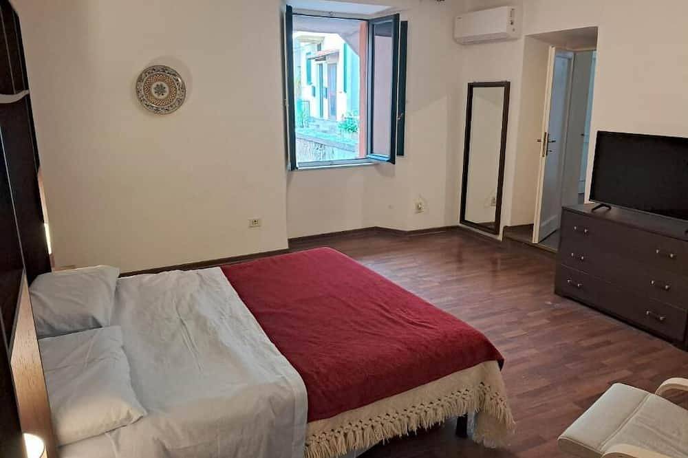 Entire apartment, The ivy, lovely maison in Tuscania, perfect for two people in Tuscania, Viterbo Province