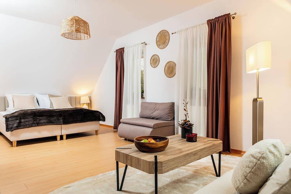 ★ Private Hot Tub ★ King Size Beds ★ Garden ★ Cinema ★ in Krakau, Kleinpolen
