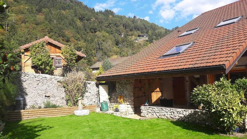 Gîte pour 6 personnes, avec terrasse ainsi que jardin et vue à Marignier - 4