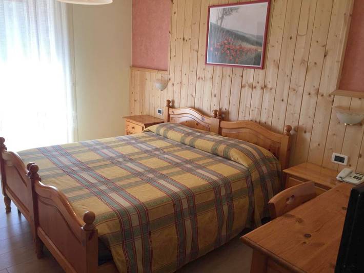 Hôtel pour 4 personnes, avec balcon et vue