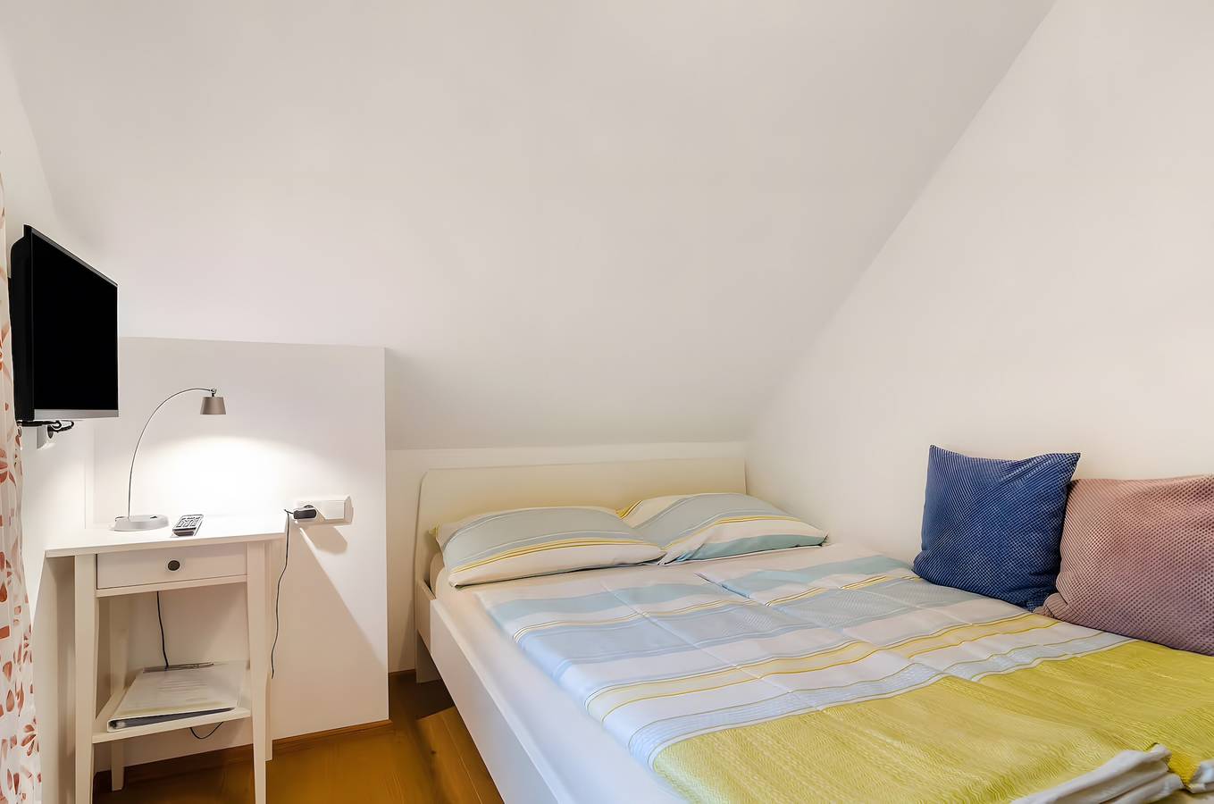 Gästehaus 'Kleines Zimmer am See' mit Gemeinschaftsgarten und Wlan in Bodman-Ludwigshafen, Obersee (Bodensee)