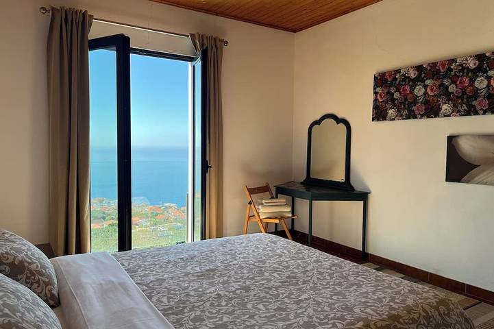 Ganze Wohnung, Winterzeit-Wohnung mit Privatpool, atemberaubende Aussichten, Spielzimmer, Grill in Arco da Calheta, Madeira