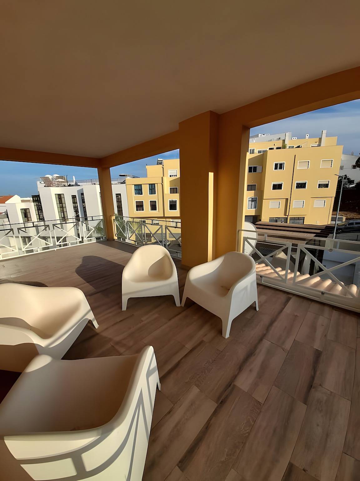 Entire apartment, Garden Hill R – Spacious Patio, Pool, Parking, Old Town in Albufeira, Faro District