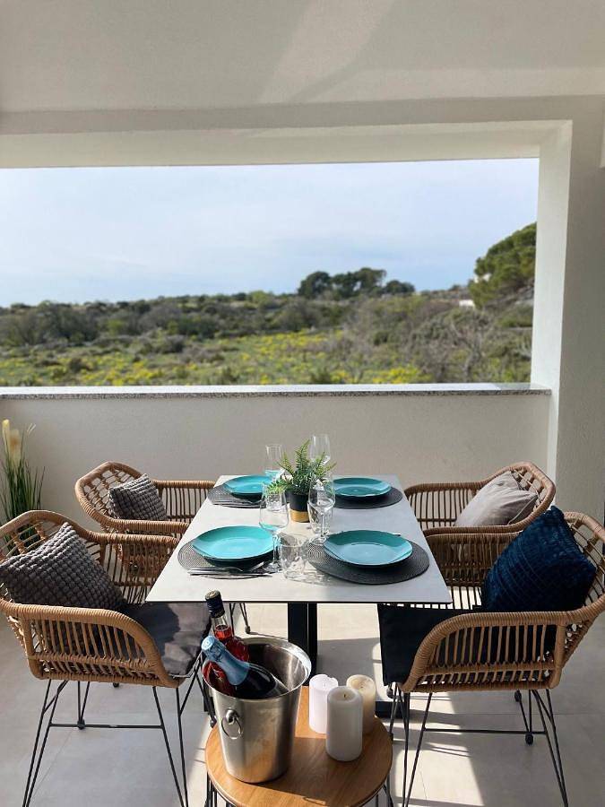 Ferienwohnung für 4 Personen, mit Ausblick und Terrasse sowie Pool - 1